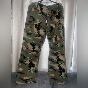Camo pants never worn